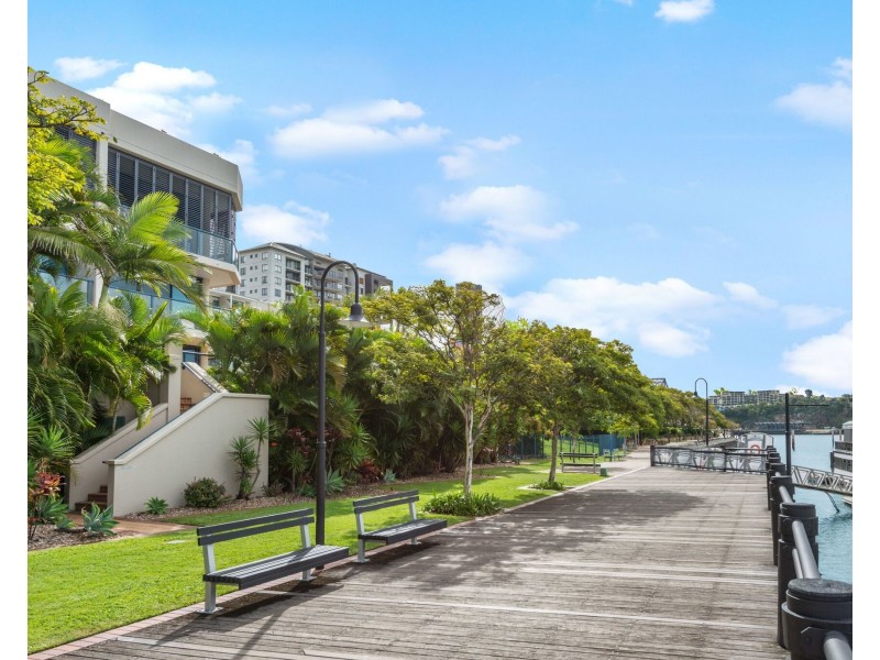 8 Goodwin Street, Kangaroo Point QLD 4169