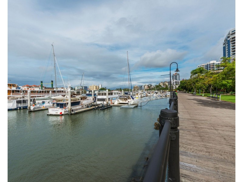 8 Goodwin Street, Kangaroo Point QLD 4169