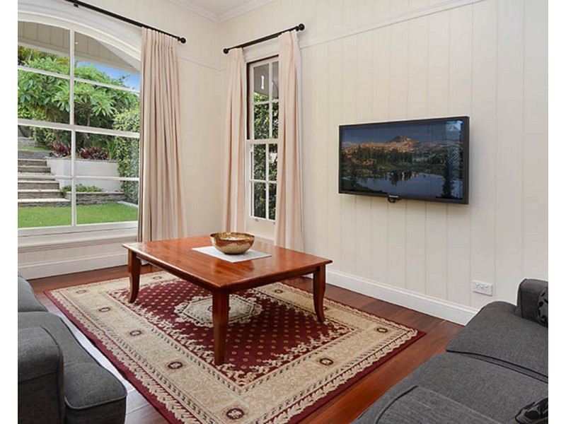 17 Wooloowin Avenue, Wooloowin QLD 4030