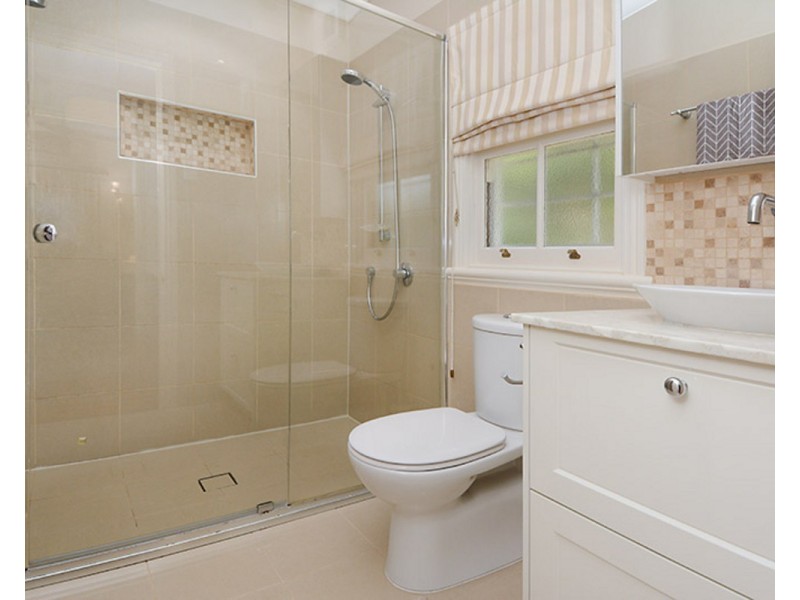 17 Wooloowin Avenue, Wooloowin QLD 4030