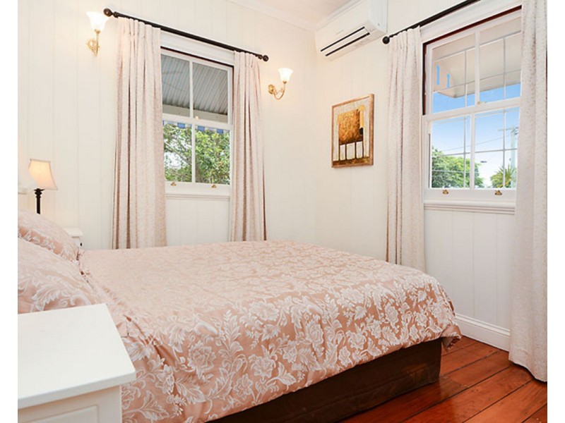 17 Wooloowin Avenue, Wooloowin QLD 4030