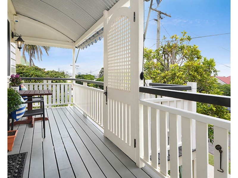 17 Wooloowin Avenue, Wooloowin QLD 4030