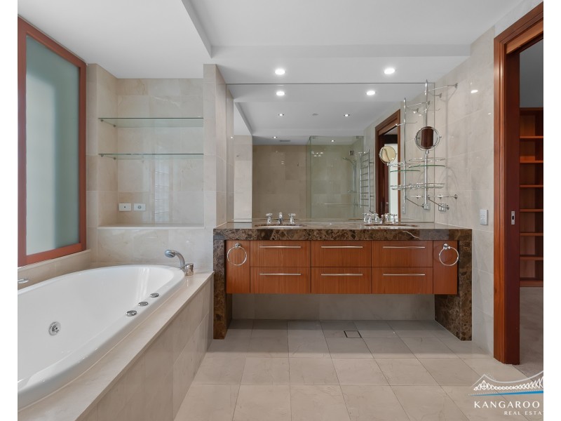 39 Castlebar Street, Kangaroo Point QLD 4169