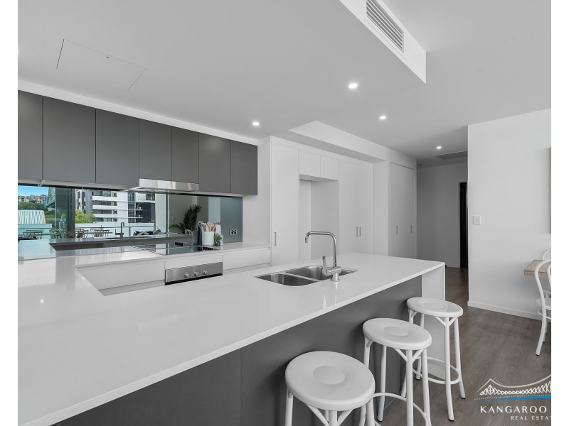 204/28 Wharf Street, Kangaroo Point QLD 4169