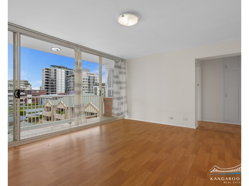 64 Thorn Street, Kangaroo Point QLD 4169
