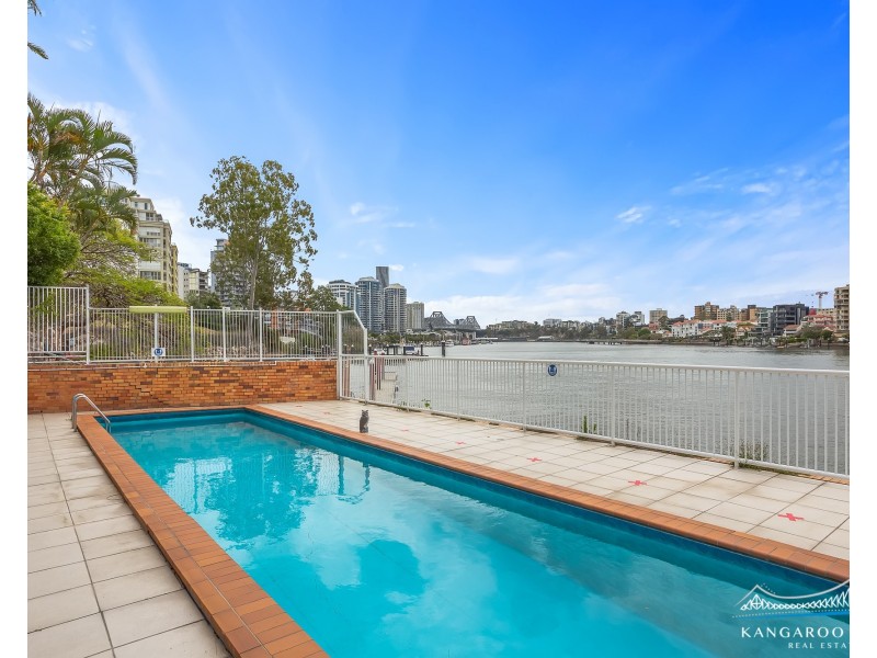 64 Thorn Street, Kangaroo Point QLD 4169
