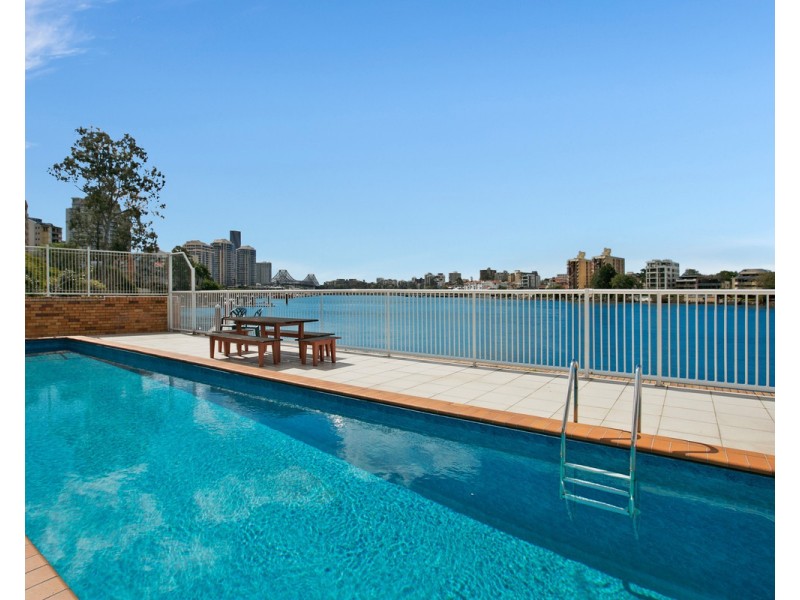 64 Thorn Street, Kangaroo Point QLD 4169