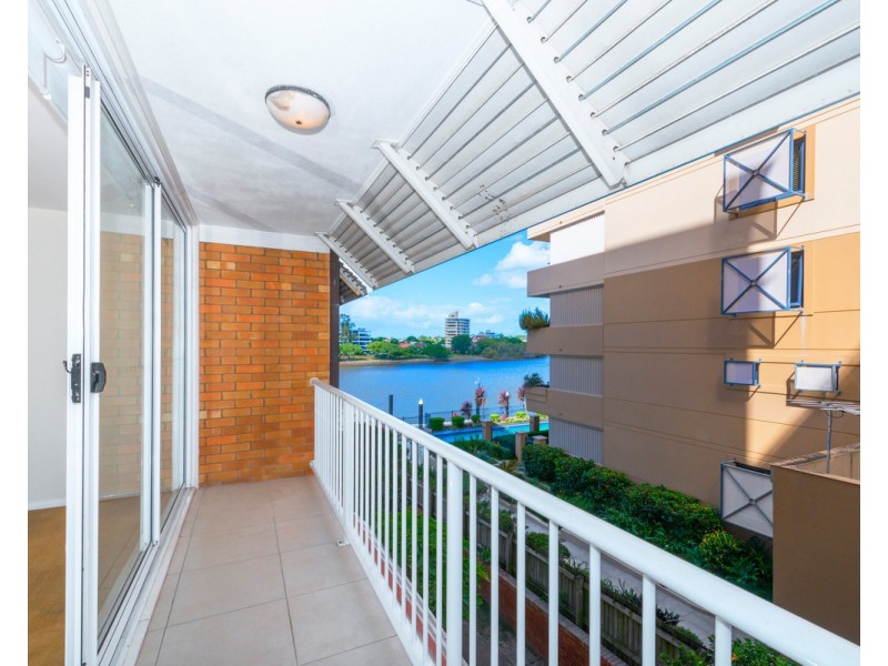 64 Thorn Street, Kangaroo Point QLD 4169