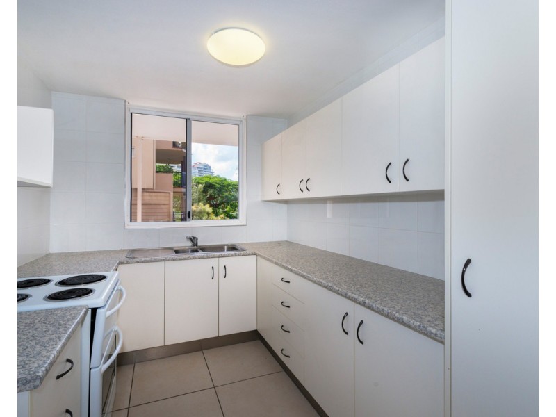 64 Thorn Street, Kangaroo Point QLD 4169