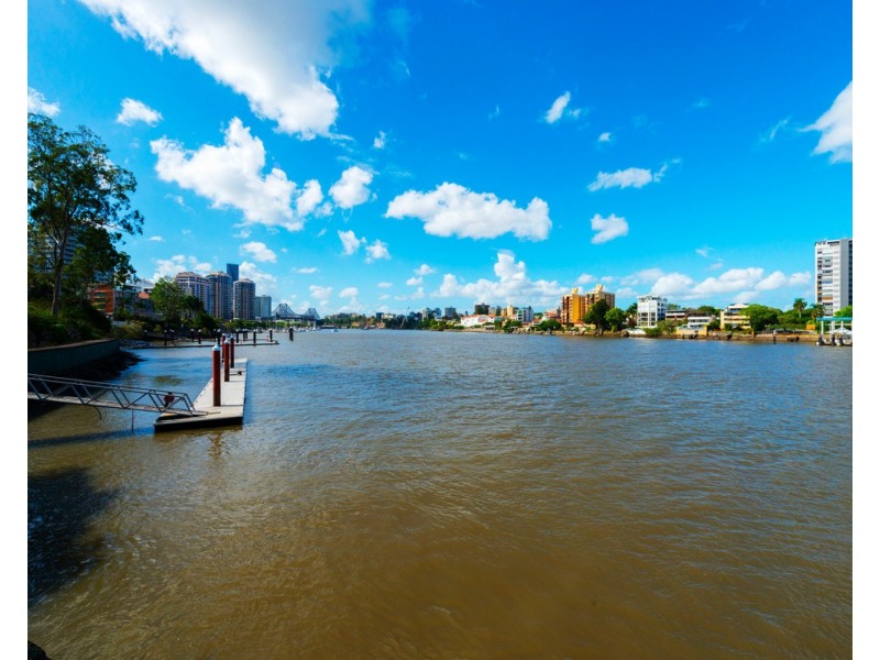 64 Thorn Street, Kangaroo Point QLD 4169