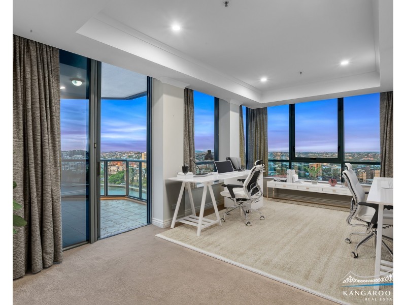 8 Goodwin Street, Kangaroo Point QLD 4169