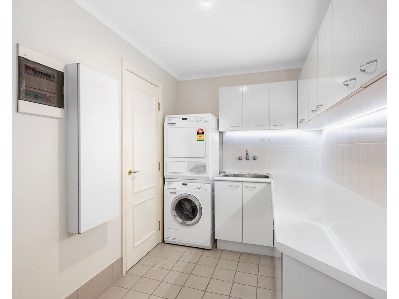 8 Goodwin Street, Kangaroo Point QLD 4169