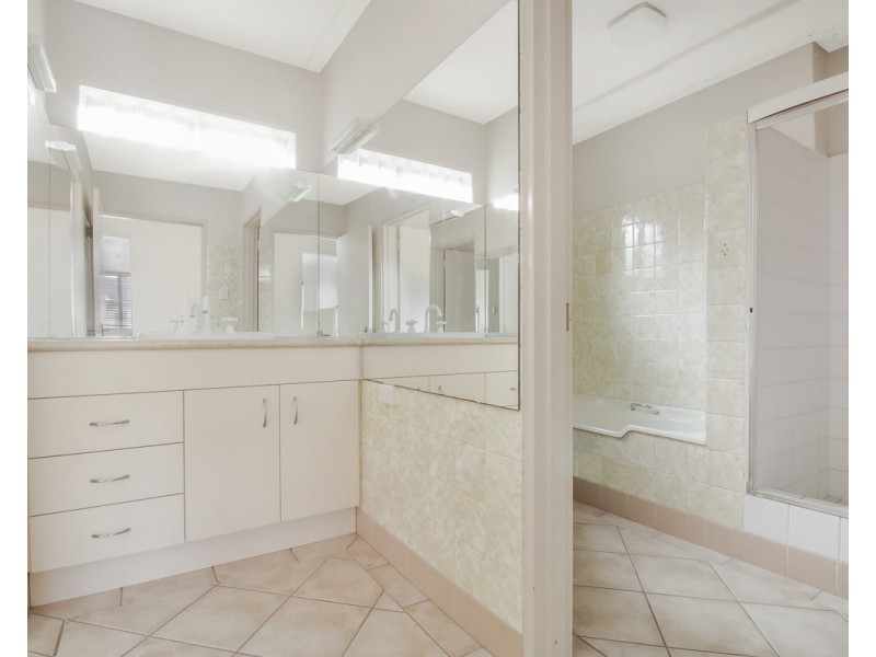 52 Wynnum Road, Norman Park QLD 4170