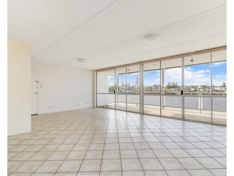 52 Wynnum Road, Norman Park QLD 4170