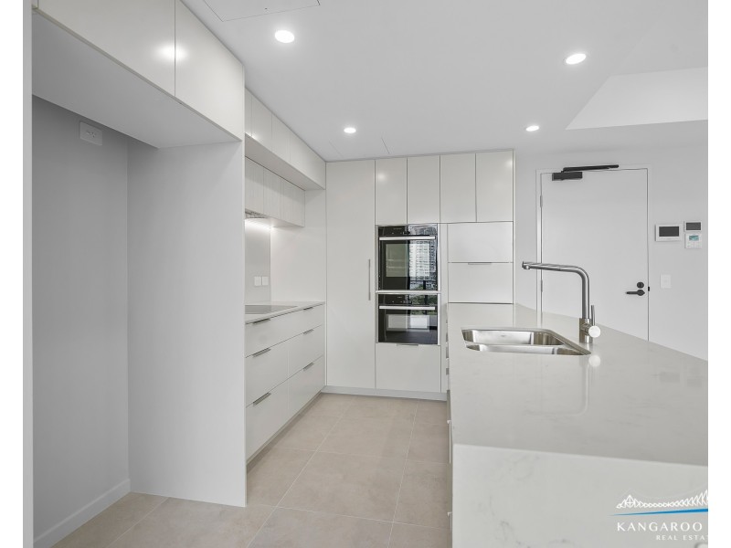 9 Lambert Street, Kangaroo Point QLD 4169