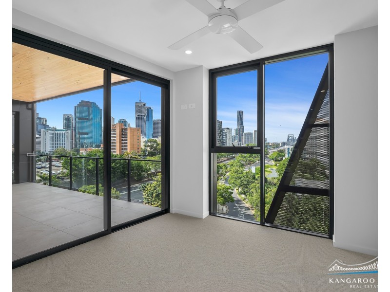 9 Lambert Street, Kangaroo Point QLD 4169