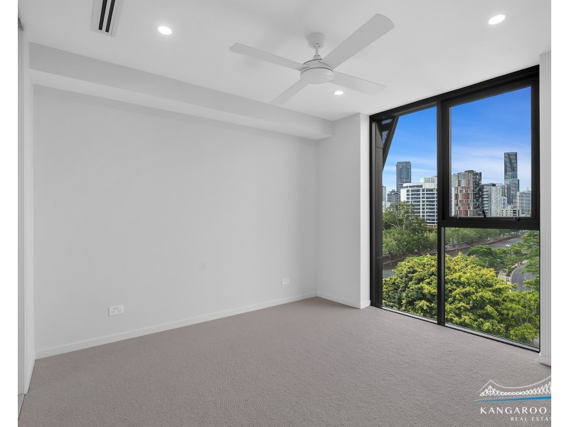 9 Lambert Street, Kangaroo Point QLD 4169