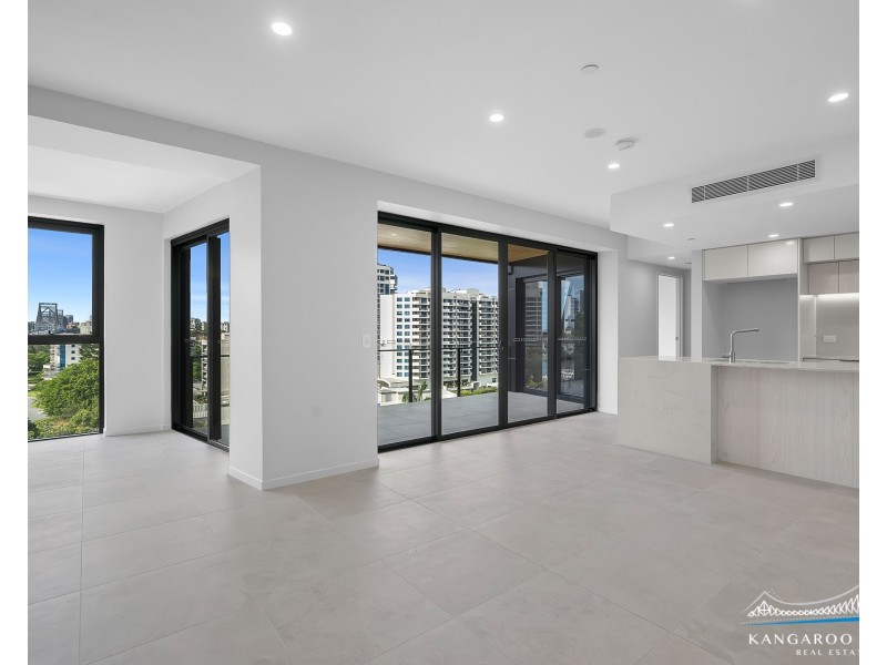 9 Lambert Street, Kangaroo Point QLD 4169