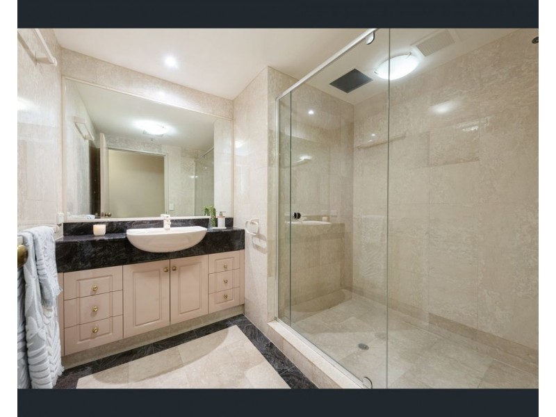 2 Goodwin Street, Kangaroo Point QLD 4169