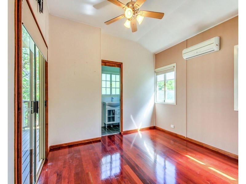 151 Watson Street, Camp Hill QLD 4152