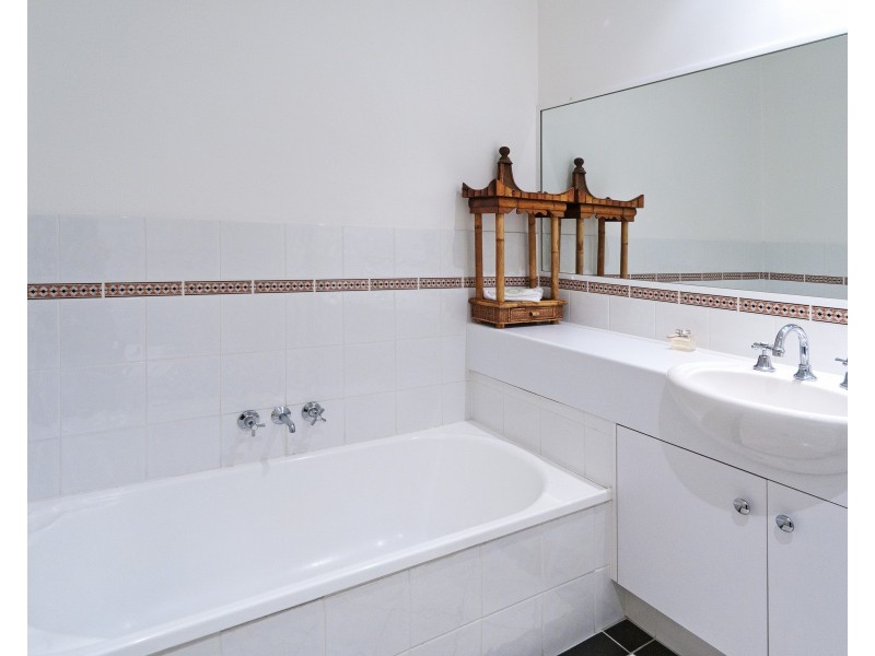 48 Rotherham Street, Kangaroo Point QLD 4169