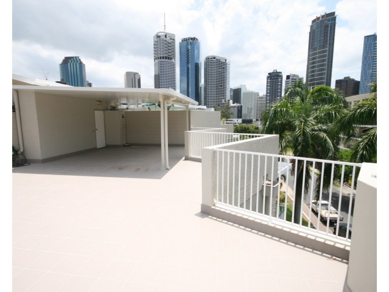 123 Main Street, Kangaroo Point QLD 4169