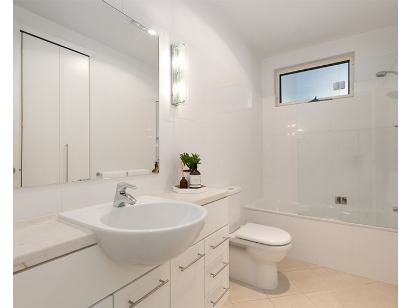 88 Lockerbie Street, Kangaroo Point QLD 4169