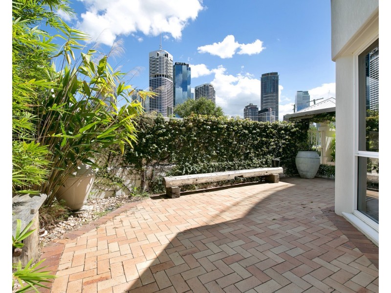 16 Bright Street, Kangaroo Point QLD 4169