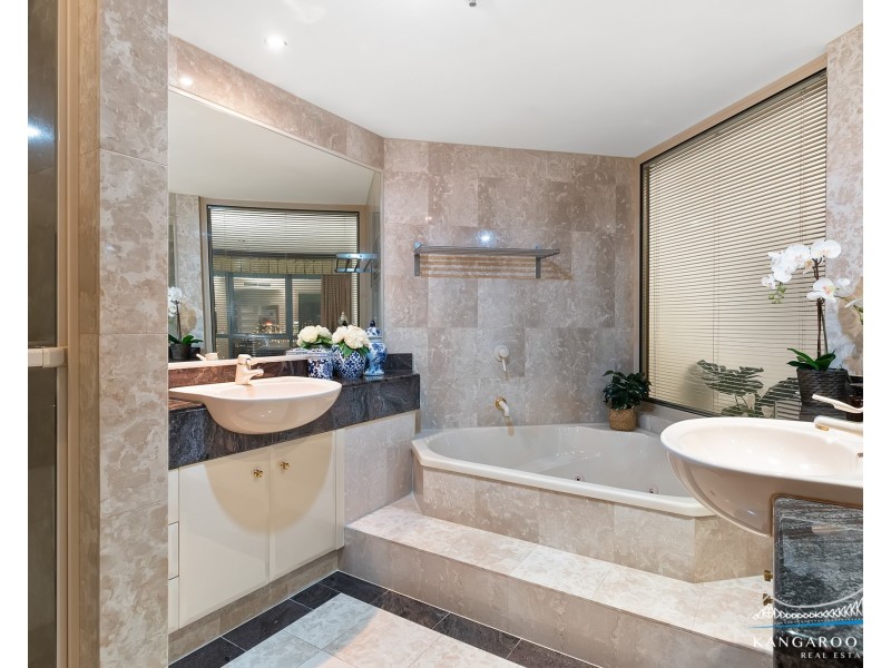 2 Goodwin Street, Kangaroo Point QLD 4169