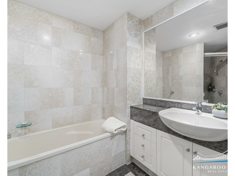 2 Goodwin Street, Kangaroo Point QLD 4169