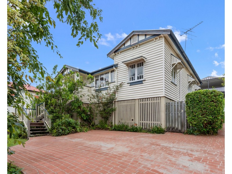 13 Hipwood Avenue, Coorparoo QLD 4151