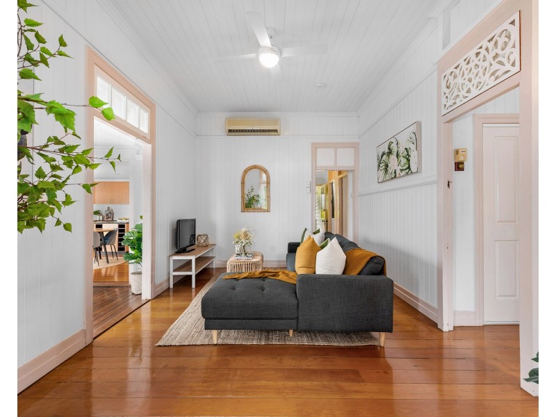 13 Hipwood Avenue, Coorparoo QLD 4151