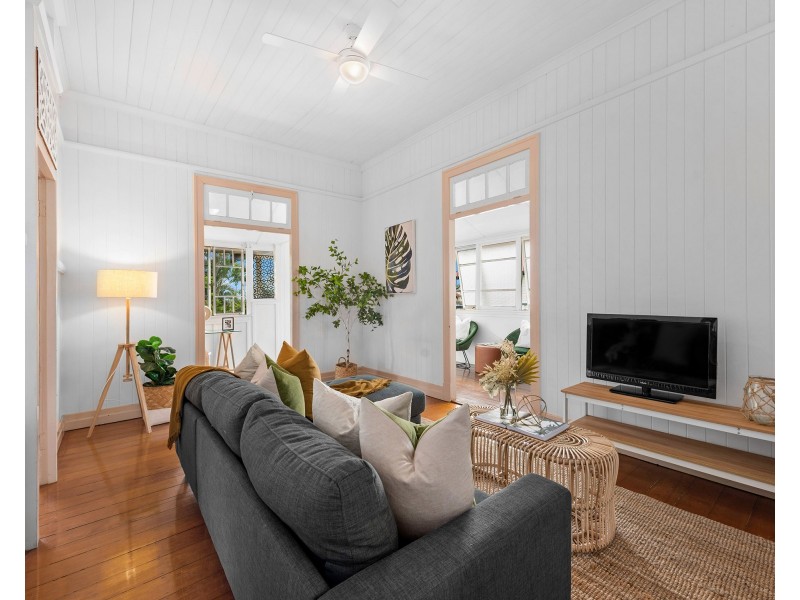 13 Hipwood Avenue, Coorparoo QLD 4151