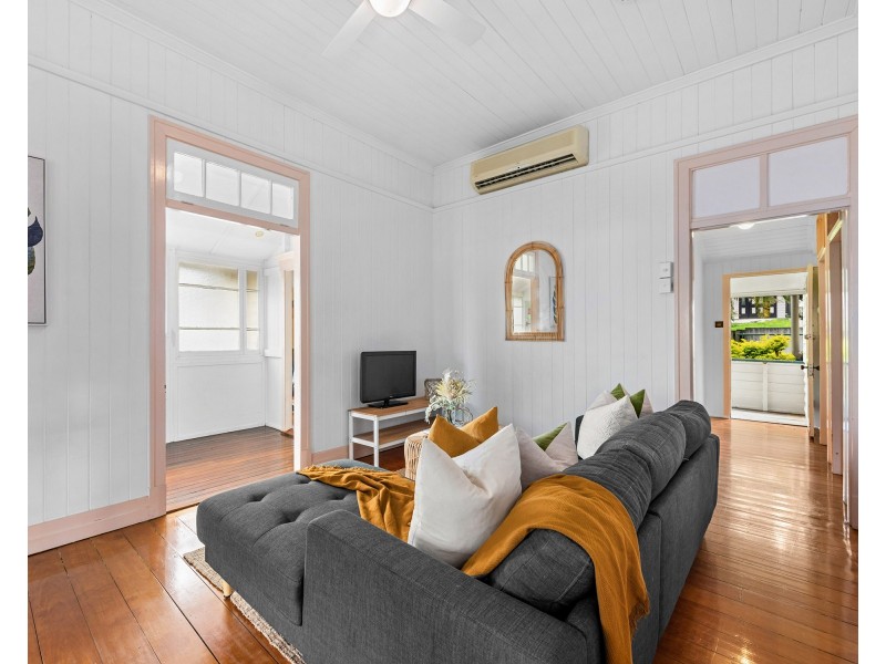 13 Hipwood Avenue, Coorparoo QLD 4151