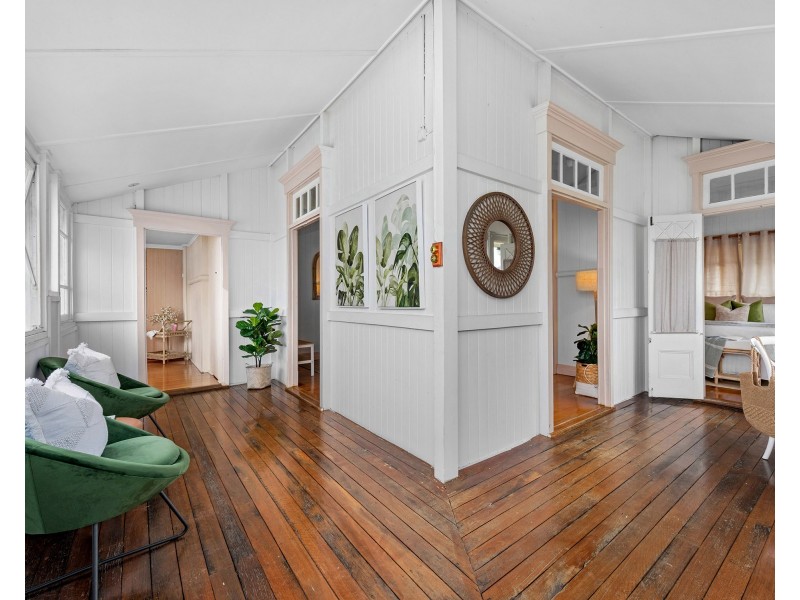 13 Hipwood Avenue, Coorparoo QLD 4151