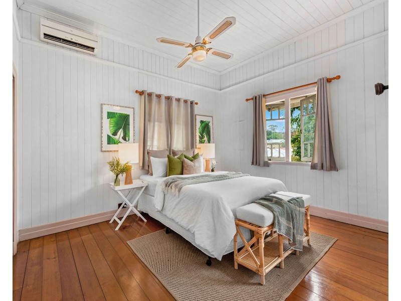 13 Hipwood Avenue, Coorparoo QLD 4151