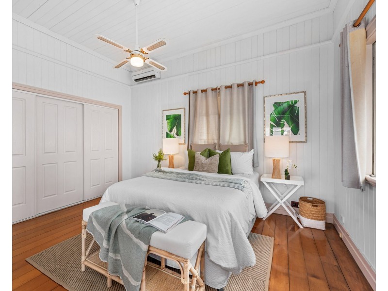 13 Hipwood Avenue, Coorparoo QLD 4151