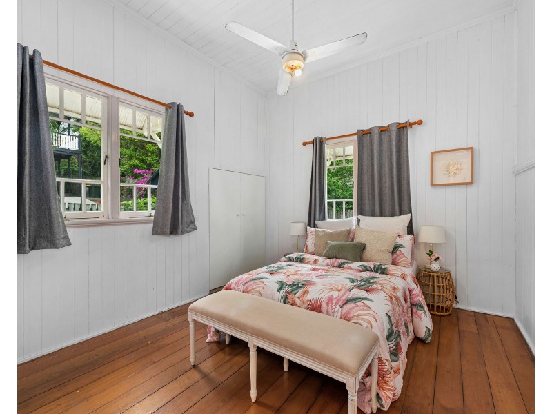 13 Hipwood Avenue, Coorparoo QLD 4151