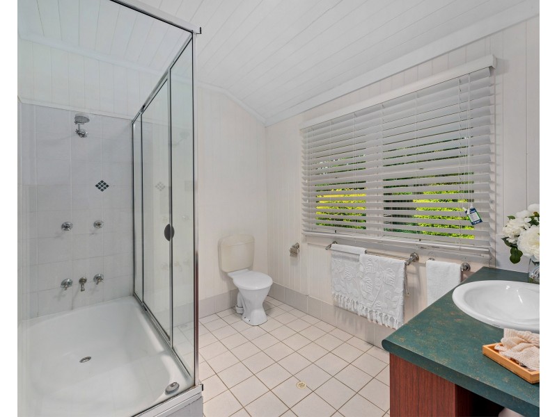 13 Hipwood Avenue, Coorparoo QLD 4151