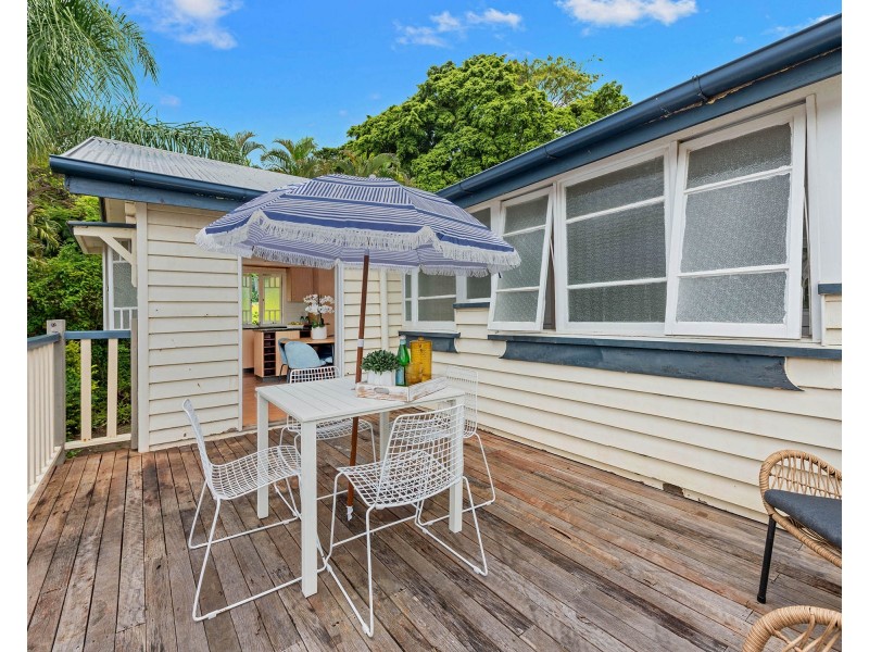 13 Hipwood Avenue, Coorparoo QLD 4151
