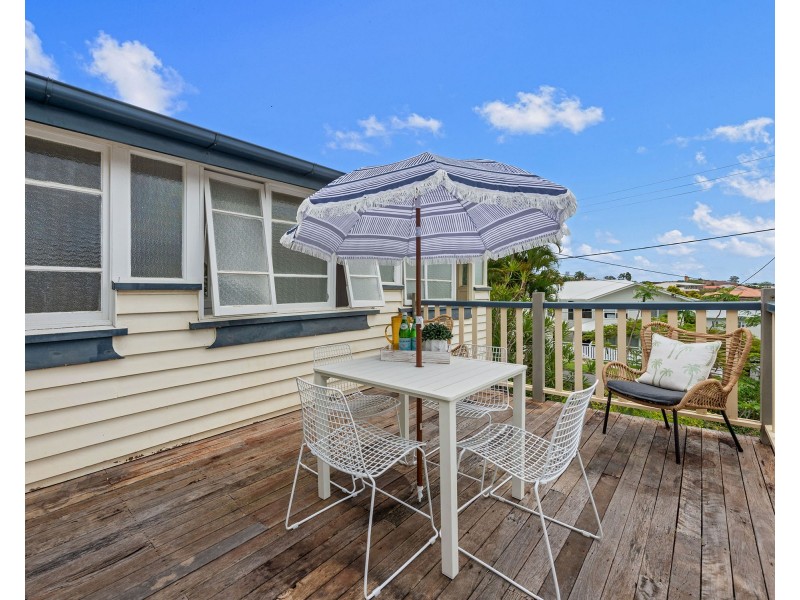 13 Hipwood Avenue, Coorparoo QLD 4151