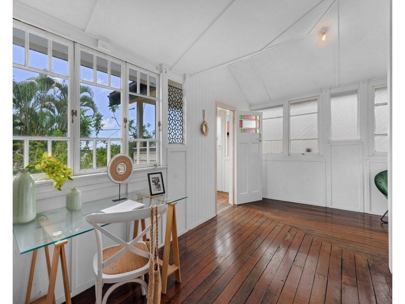 13 Hipwood Avenue, Coorparoo QLD 4151