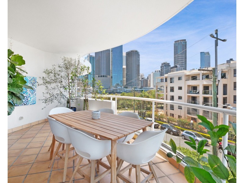 16 Bright Street, Kangaroo Point QLD 4169