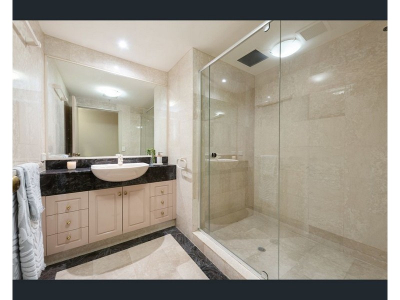 2 Goodwin Street, Kangaroo Point QLD 4169