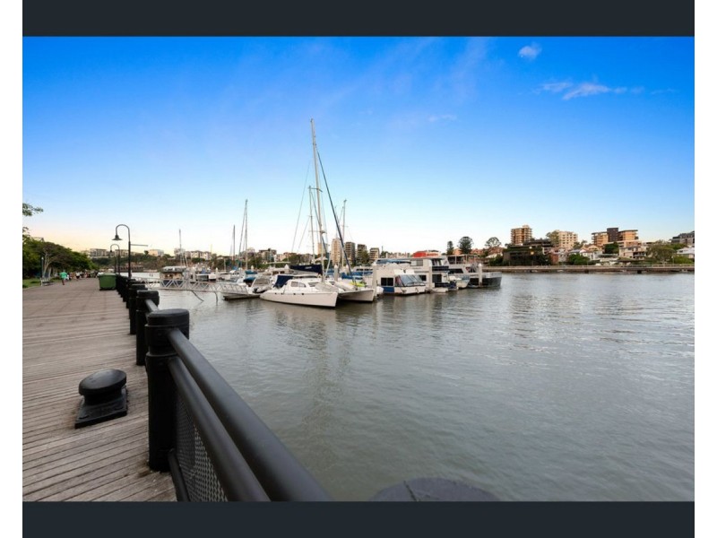 2 Goodwin Street, Kangaroo Point QLD 4169