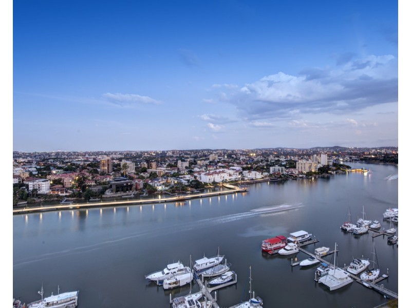 8 Goodwin Street, Kangaroo Point QLD 4169