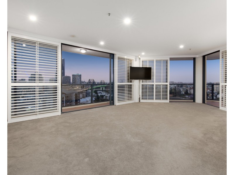 8 Goodwin Street, Kangaroo Point QLD 4169