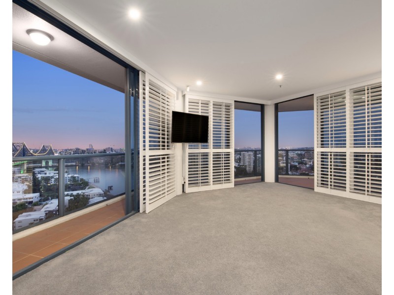 8 Goodwin Street, Kangaroo Point QLD 4169