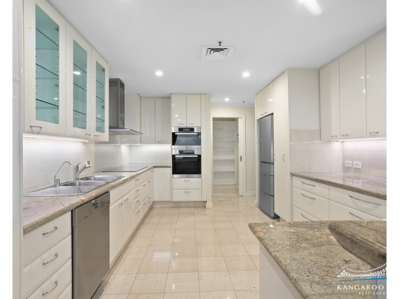 8 Goodwin Street, Kangaroo Point QLD 4169