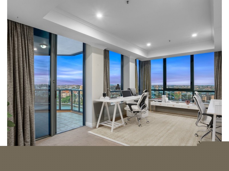 8 Goodwin Street, Kangaroo Point QLD 4169